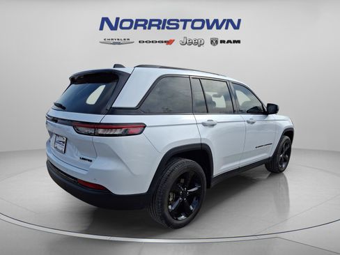 Certified 2023 Jeep Grand Cherokee Limited w/ Luxury Tech Group II AWD/4WD image 6