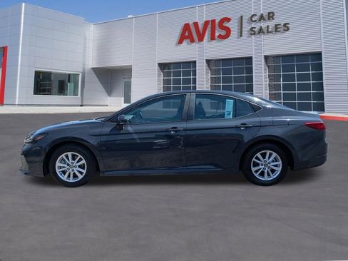Used 2025 Toyota Camry LE image 10