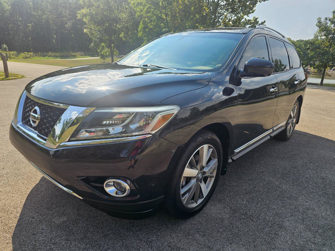 Used 2014 Nissan Pathfinder Platinum w/ Platinum Premium Package FWD image 11