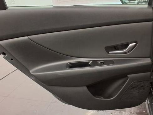 Used 2025 Hyundai Elantra SEL image 18