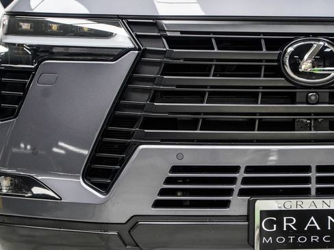 Used 2024 Lexus GX 550 w/ Cold Area Package AWD/4WD image 13