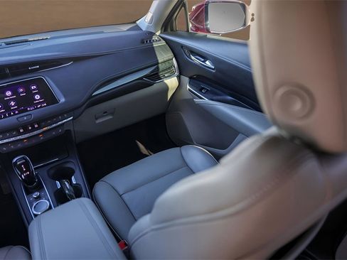 Certified 2022 Cadillac XT4 Premium Luxury w/ Technology Package image 28