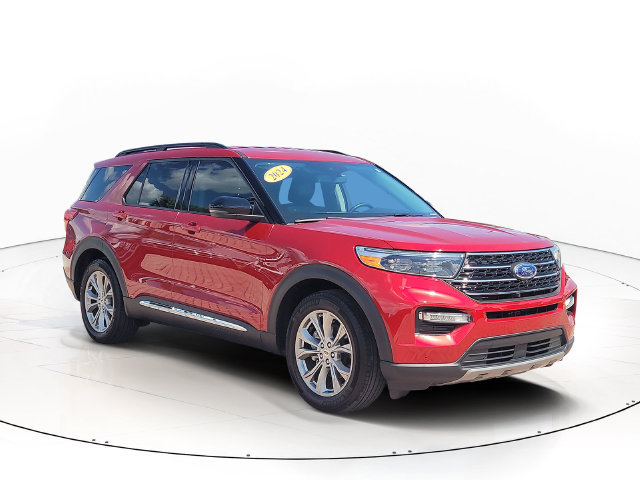 Used 2024 Ford Explorer XLT w/ Equipment Group 202A RWD image 3