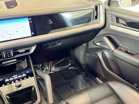 Used 2024 Porsche Cayenne image 22