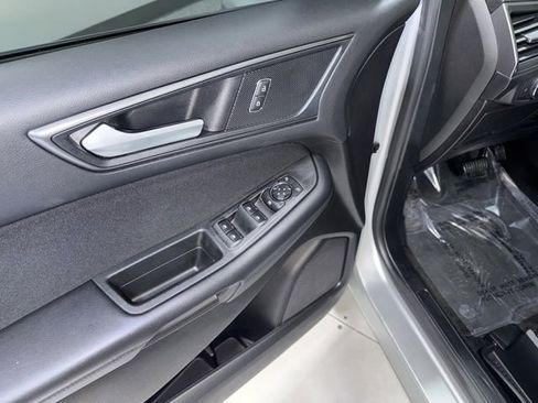 Used 2018 Ford Edge SE image 9