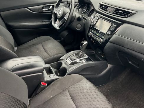 Used 2020 Nissan Rogue SV image 17