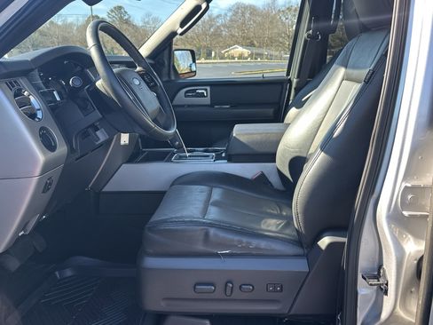 Used 2011 Ford Expedition XLT w/ 202A Rapid Spec Order Code image 9