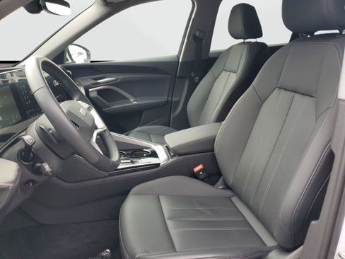 Used 2025 Audi Q5 Premium w/ Convenience Package image 19