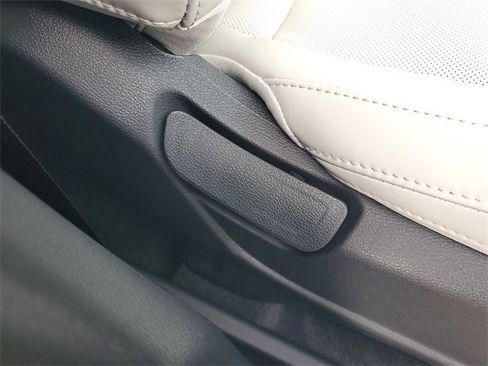 New 2025 Kia Telluride S image 9