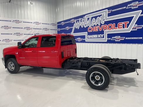Used 2018 Chevrolet Silverado 3500 LT w/ LT Convenience Package image 4
