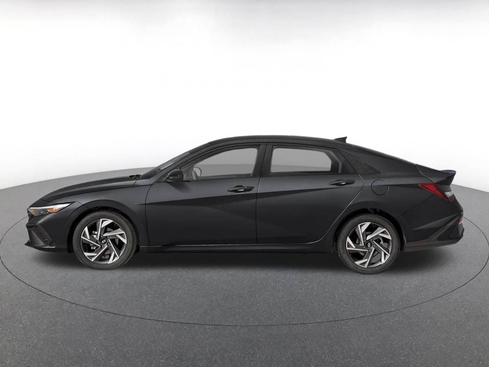 Used 2026 Hyundai Elantra Sport FWD image 3