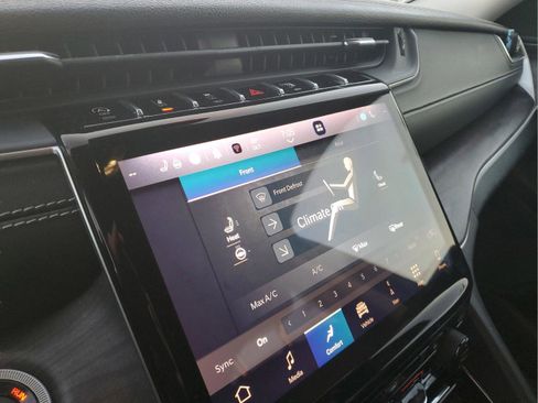 Used 2023 Jeep Grand Cherokee L Limited image 17