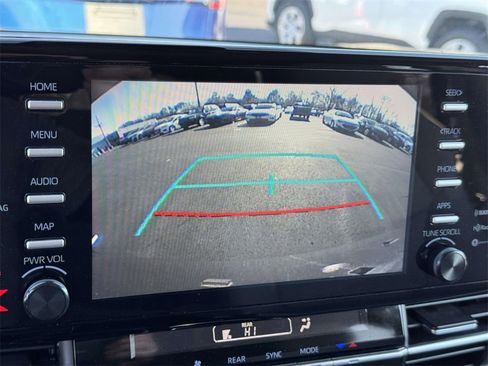 Used 2024 Toyota Sienna LE image 4