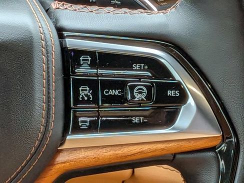 Used 2023 Jeep Grand Cherokee Summit AWD/4WD image 20