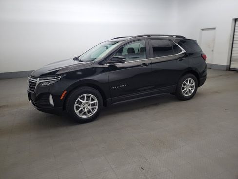 Used 2023 Chevrolet Equinox LT image 2