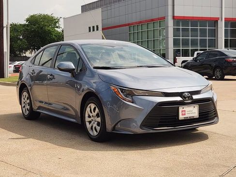 Used 2023 Toyota Corolla LE FWD image 2
