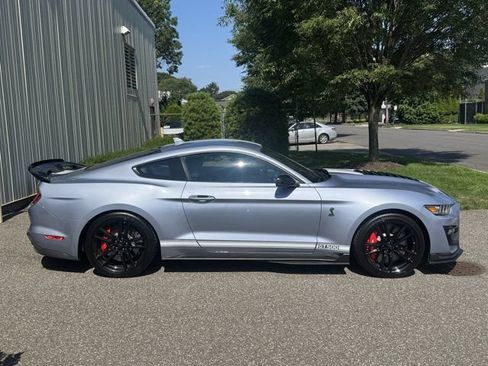 Used 2022 Ford Mustang Shelby GT500 w/ Technology Package RWD image 4