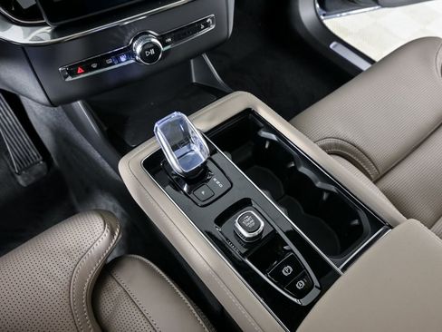 New 2026 Volvo XC90 T8 Ultra w/ Protection Package AWD/4WD image 17