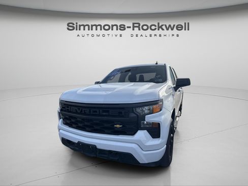 Used 2022 Chevrolet Silverado 1500 Custom image 3