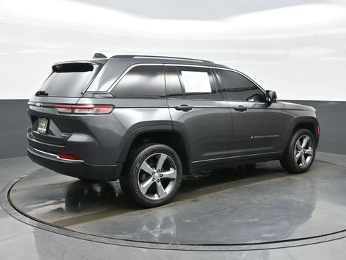 Used 2022 Jeep Grand Cherokee Limited image 6