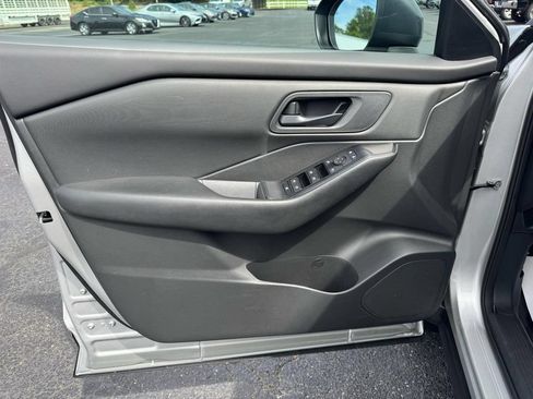 Used 2024 Nissan Rogue S AWD/4WD image 11