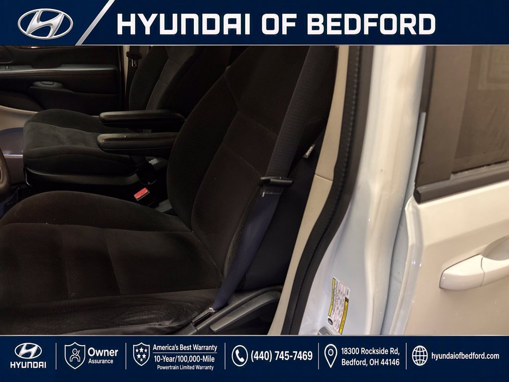 Used 2018 Dodge Grand Caravan SE w/ UConnect Hands-Free Group FWD image 12