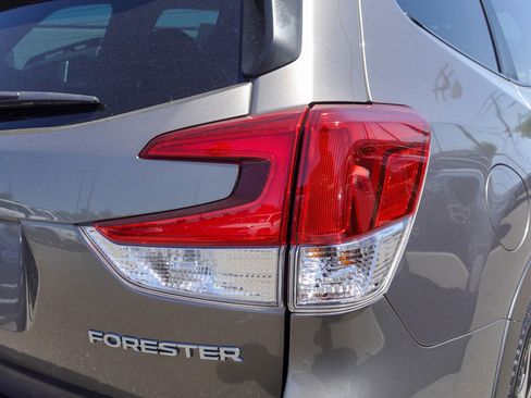 Used 2020 Subaru Forester Premium AWD/4WD image 5