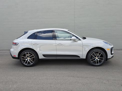 Certified 2025 Porsche Macan image 10