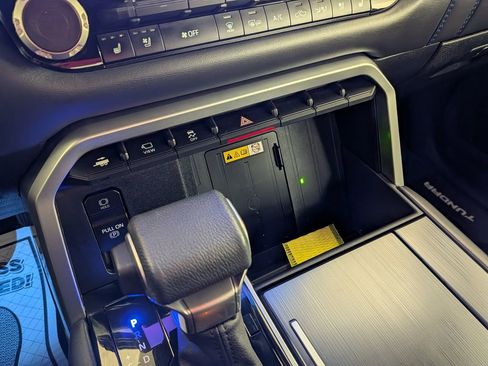 Used 2024 Toyota Tundra Platinum image 30