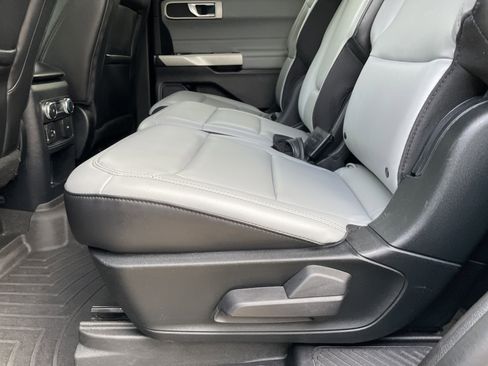 Used 2021 Ford Explorer XLT w/ Equipment Group 202A image 34