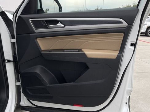 Used 2022 Volkswagen Atlas Cross Sport SE w/ Panoramic Sunroof Package image 19