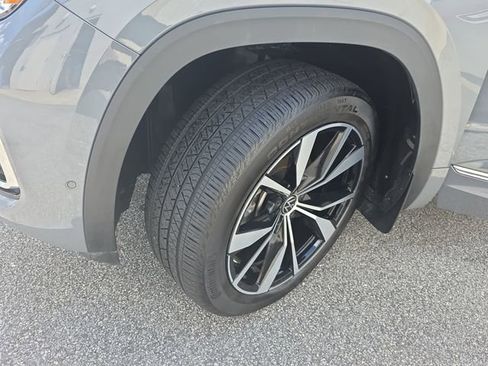 Used 2025 Volkswagen Atlas Cross Sport SEL Premium R-Line AWD/4WD image 33