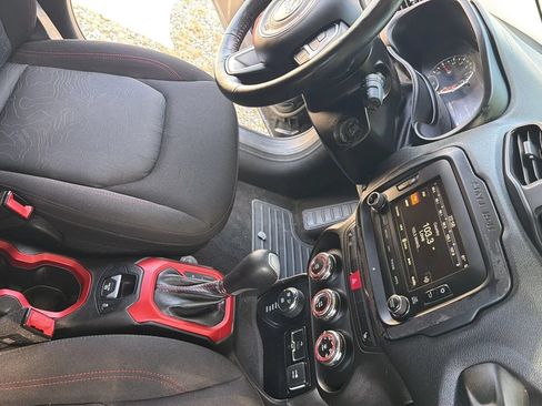 Used 2017 Jeep Renegade Trailhawk AWD/4WD image 33