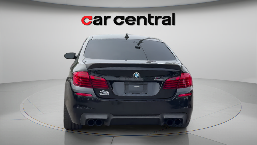 Used 2016 BMW M5 RWD image 4