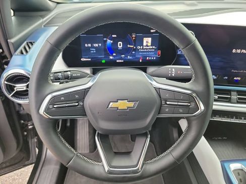 Used 2025 Chevrolet Equinox EV LT FWD image 24