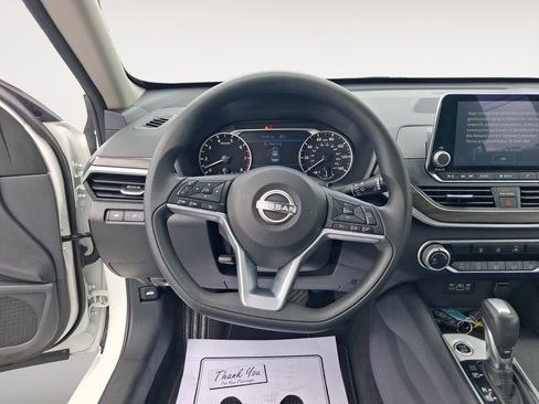 Used 2025 Nissan Altima 2.5 SV FWD image 12