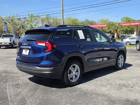 Used 2023 GMC Terrain SLE w/ Driver Convenience Package image 5