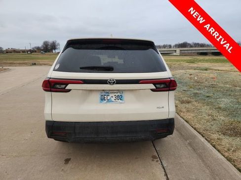 Used 2024 Toyota Grand Highlander XLE image 4