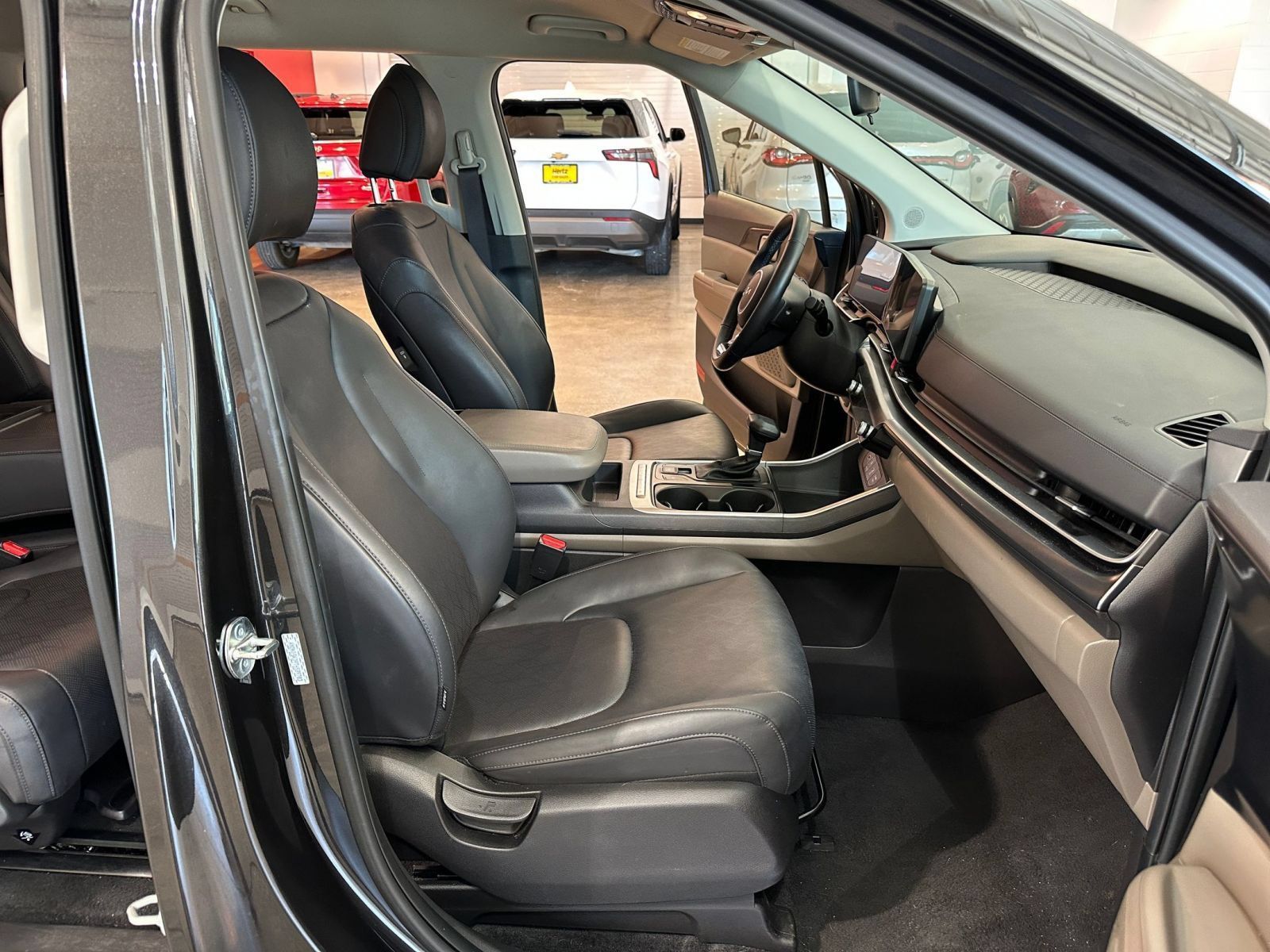 Used 2026 Kia Carnival FWD image 38