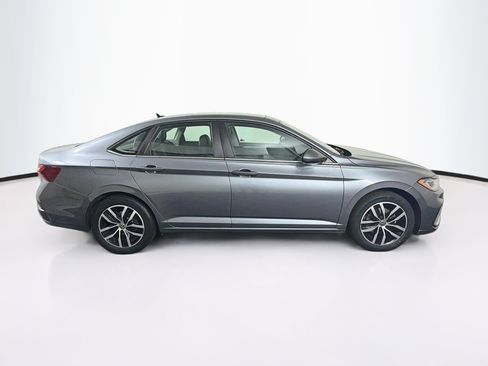 Used 2025 Volkswagen Jetta SE FWD image 10