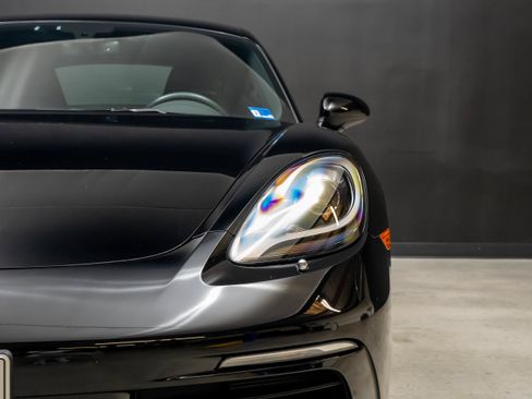 Certified 2018 Porsche 718 Cayman RWD image 11