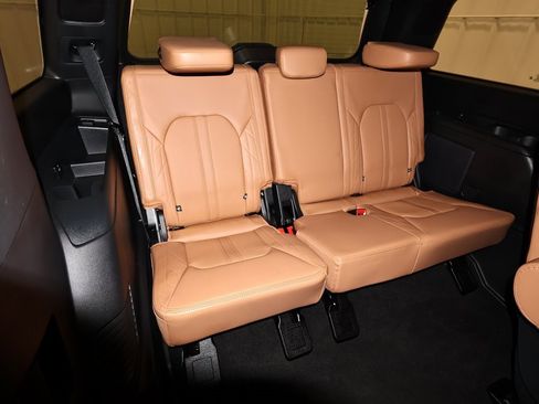 Certified 2024 Ford Expedition Platinum image 21