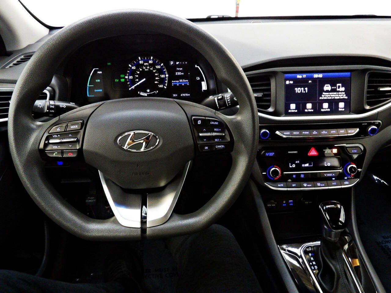 Used 2018 Hyundai Ioniq Blue FWD image 17