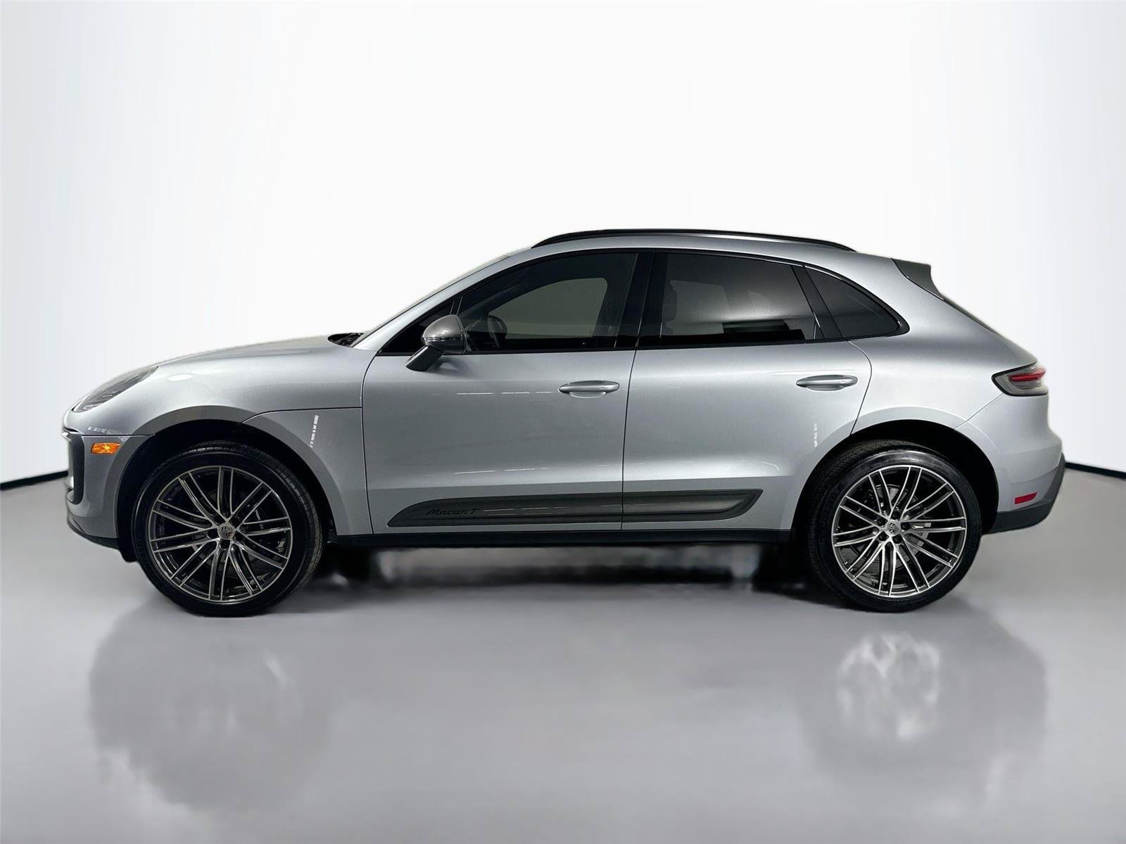 Used 2026 Porsche Macan Turbo AWD/4WD image 2