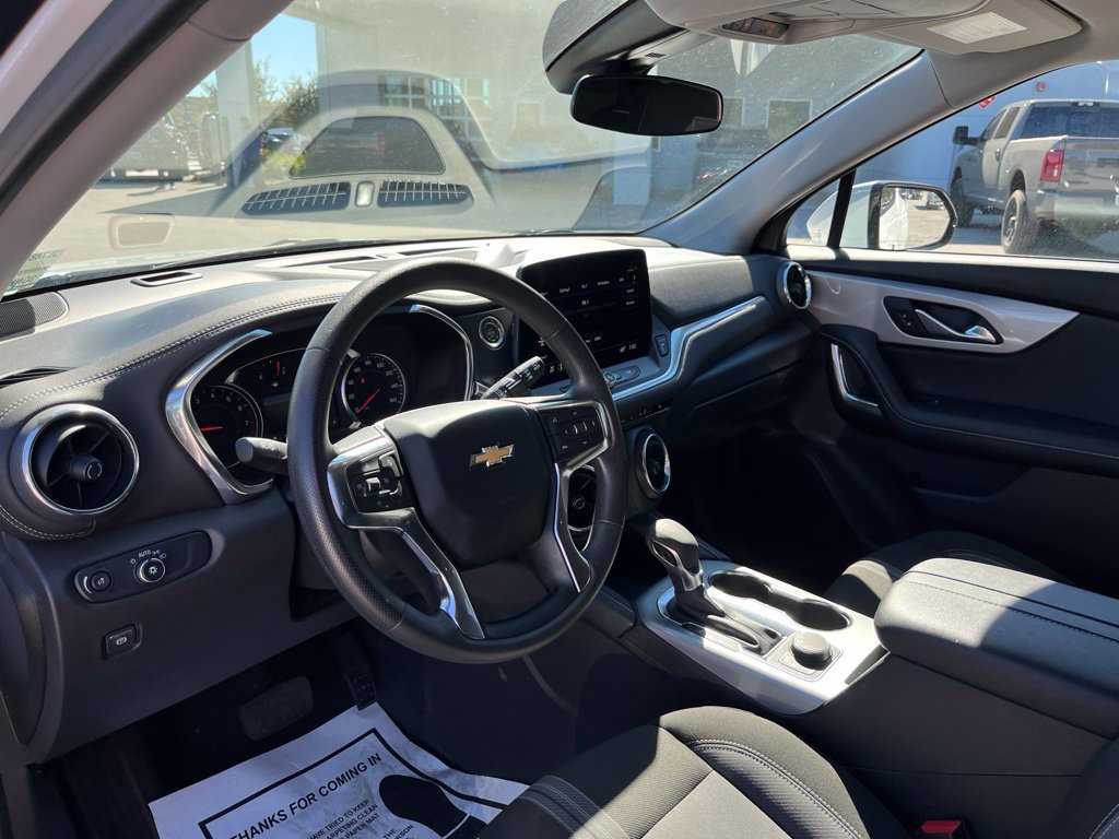 Used 2025 Chevrolet Blazer LT AWD/4WD image 8