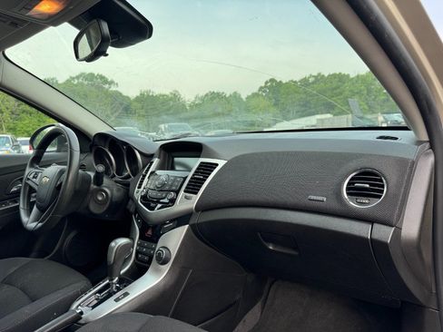 Used 2015 Chevrolet Cruze LT FWD image 19