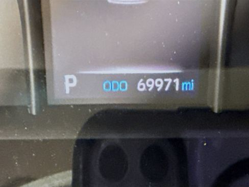 Used 2021 Toyota Venza LE AWD/4WD image 16