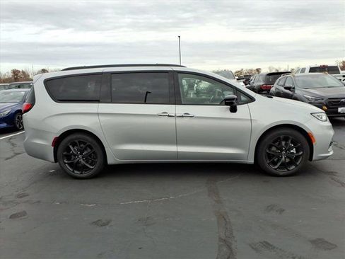 New 2026 Chrysler Pacifica Limited w/ S Appearance Package image 19