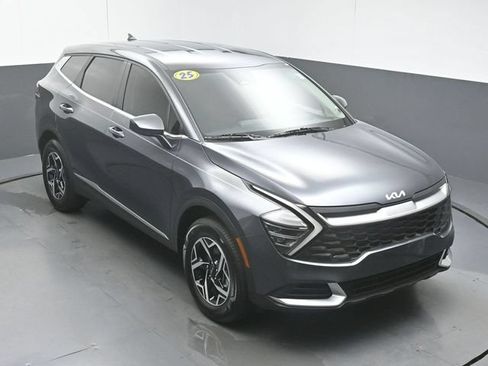 Used 2025 Kia Sportage LX AWD/4WD image 40