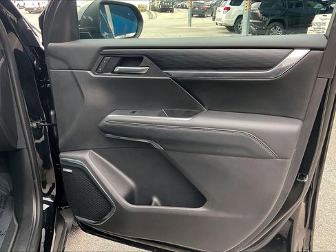 Used 2025 GMC Acadia Elevation image 22